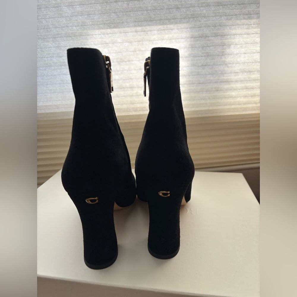 COACH Boots. - Picture 2 of 5